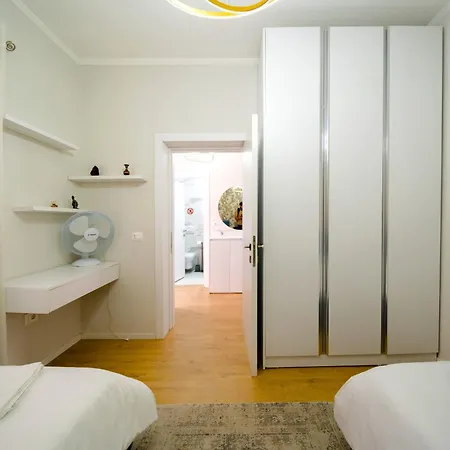 Modern 2 Bedroom With Balcony In Location شقة