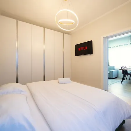 شقة Modern 2 Bedroom With Balcony In Location تيرانا