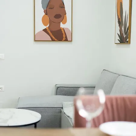 Modern 2 Bedroom With Balcony In Location