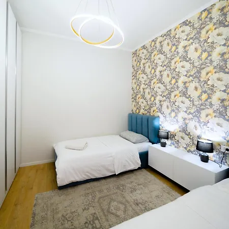 Modern 2 Bedroom With Balcony In Location تيرانا