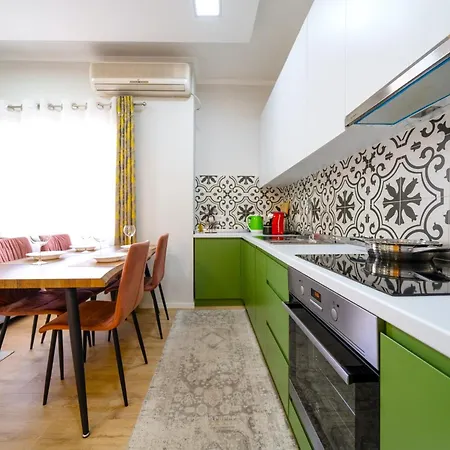 Modern 2 Bedroom With Balcony In Location * تيرانا