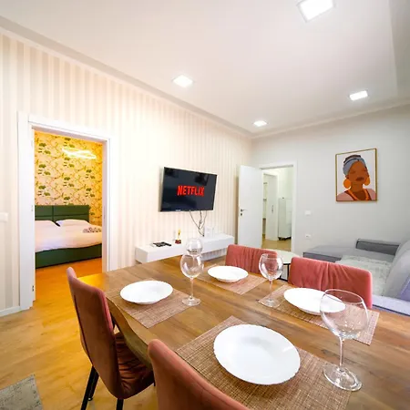 Modern 2 Bedroom With Balcony In Location شقة