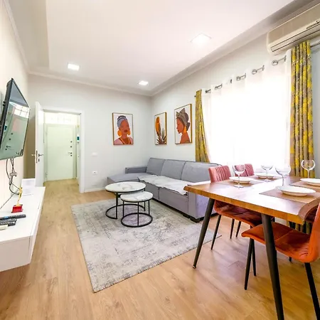 Modern 2 Bedroom With Balcony In Location شقة تيرانا