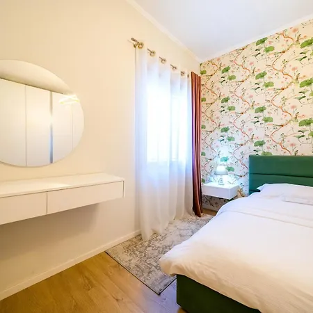 Modern 2 Bedroom With Balcony In Location شقة