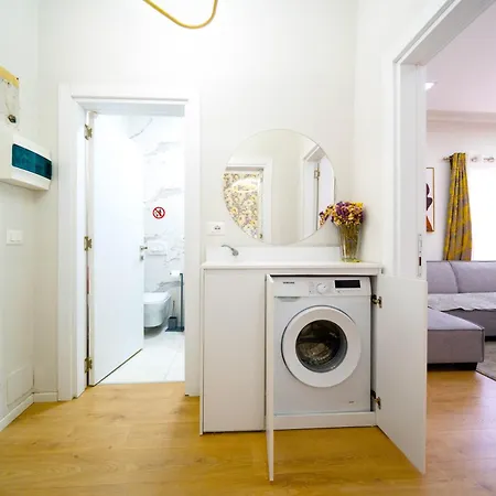 Modern 2 Bedroom With Balcony In Location * تيرانا